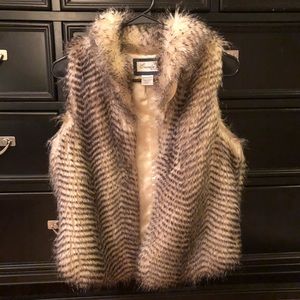 Faux fur vest - blonde/tan and black